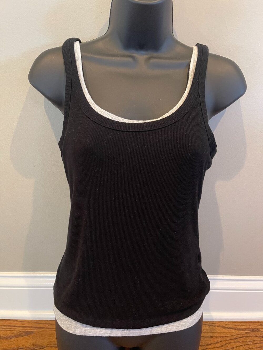 Express Fitted Ribbed Scoop Neck Tanks M